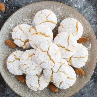 Amaretti Cookies