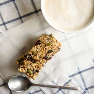 Cranberry Dark Chocolate Granola Bars (Gluten-Free, Refined Sugar-Free)