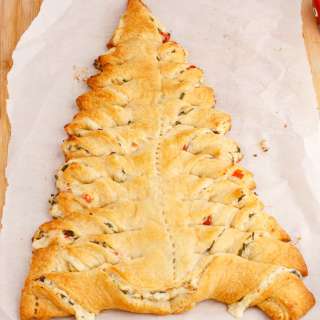 Spinach Dip Stuffed Crescent Roll Christmas Tree
