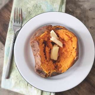 How to Bake a Sweet Potato in the Microwave