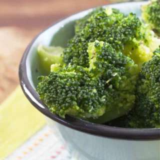 How to Steam Broccoli In the Microwave