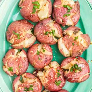 Crispy Garlic Smashed Potatoes