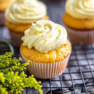 Lemon Cupcakes with Buttercream Frosting