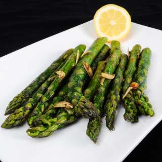 Garlicky Asparagus with a Splash of Lemon