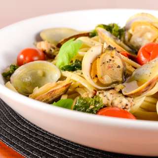 Linguine with Clams, Chicken Basil Sausage, Tomatoes, and Kale
