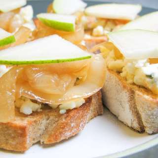 Crostini with Gorgonzola or Brie, Caramelized Onions, and Pear