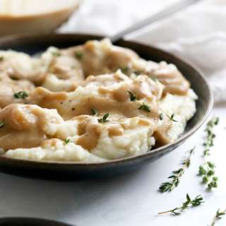 Healthy Thanksgiving Sides: Easy Mushroom Gravy