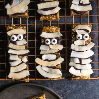 Healthy Halloween Treats: Mummy Granola Bars