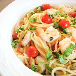 Pasta with Shrimp, Tomatoes, Garlic, Lemon, and Basil