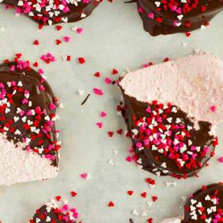 Homemade Strawberry Marshmallows