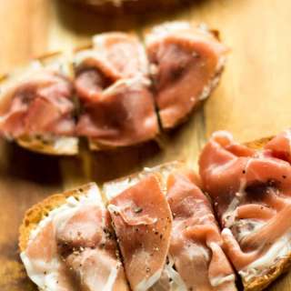 Fig, Goat Cheese and Prosciutto Bruschetta
