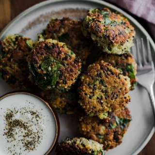 Spinach Quinoa Cakes with Garlicky Yogurt