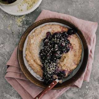 Spelt Porridge with Roasted Blueberries