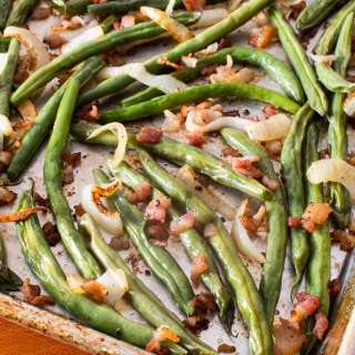 Roasted Green Beans with Bacon and Onion