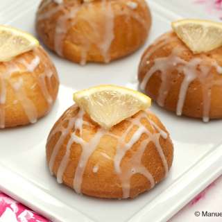 Lemon and Oil Cakes