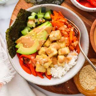 Vegan Sushi Bowls with Creamy Sriracha Sauce