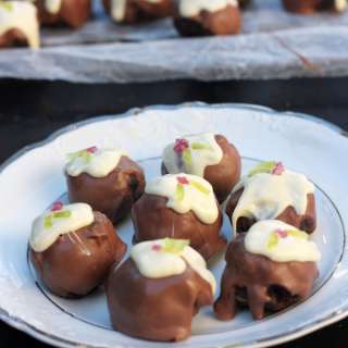 Christmas pudding truffles