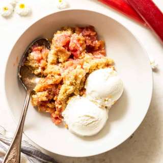 Old Fashioned Rhubarb Crumble