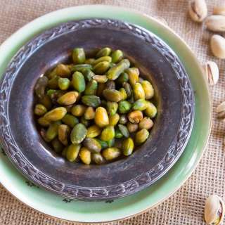 How to Skin Pistachios