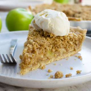 Easy Apple Crumble Pie With Oats (Dutch Apple Pie)