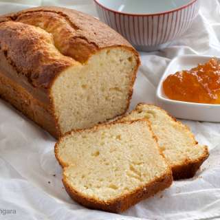 Yogurt Plumcake