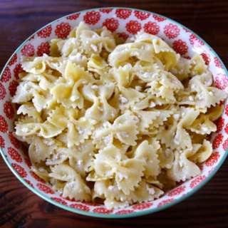 Lokshen mit Kaese - Noodles and Cheese