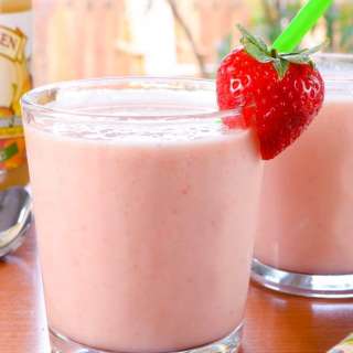 Strawberry, Peach, and Pear Smoothie