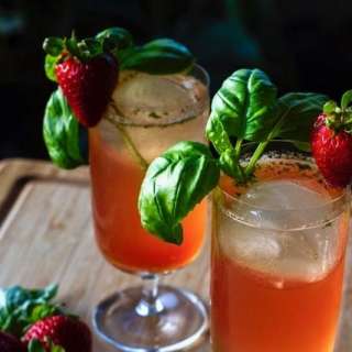 Sparkling Strawberry Basil Tonic