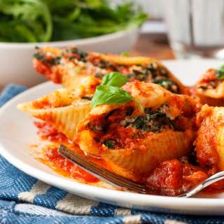 Easy Spinach Ricotta Stuffed Shells