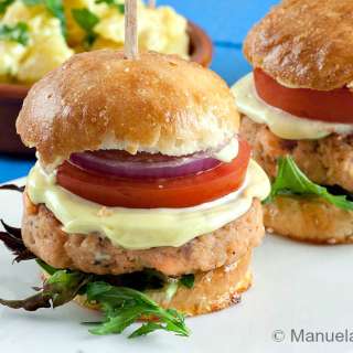 Salmon Sliders with Aioli