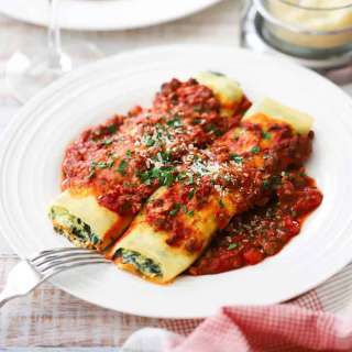 Spinach and Ricotta Cannelloni with Meat Sauce