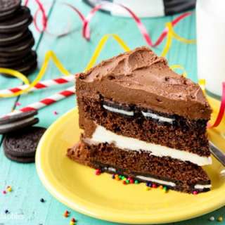 Oreo Surprise-Inside Cake