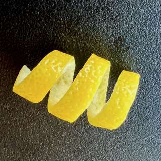 How to Make a Lemon or Lime Twist