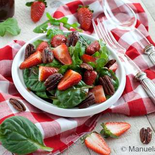 Spinach, Rocket and Strawberry Salad with Strawberry Vinaigrette