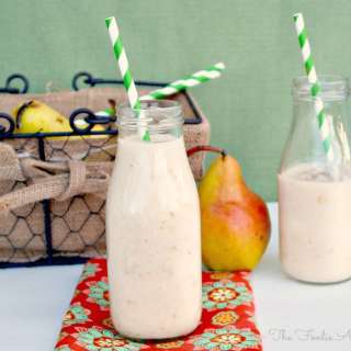 Pear Smoothie with Banana and Cinnamon
