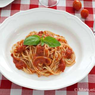 Spaghetti with Home-made Tomato Sauce