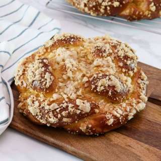 Cinnamon Date Crumble Challah