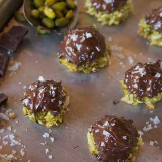 Dark Chocolate Pistachio Macaroons