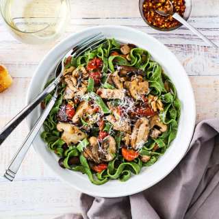 Spinach Linguine with Wild Mushroom Sauce