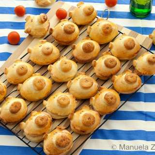 Pizza Flavoured Piggy Buns