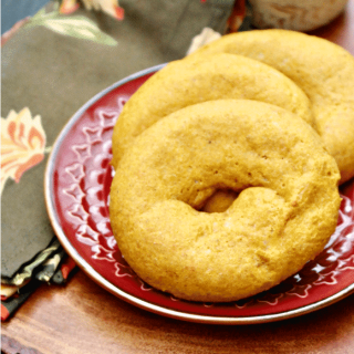 Low Carb Pumpkin Spice Bagels {Flourless Keto Recipe}