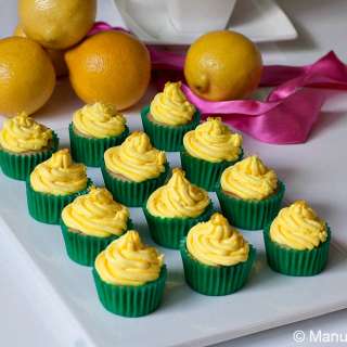 Vanilla and Lemon Mini Cupcakes