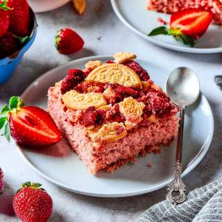 Strawberry Crunch Cake