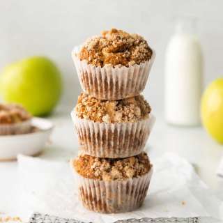 Apple Muffins with Cinnamon Sugar Crumble Topping