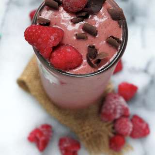 4 Ingredient Chocolate Raspberry Smoothie (Skinny, Vegan, Gluten Free)