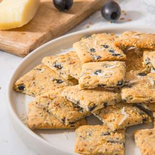 Homemade Crunchy Low Carb Crackers