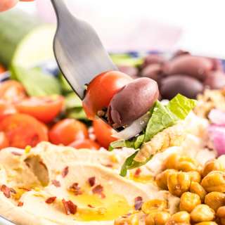 Easy Mediterranean Bowl with Quinoa