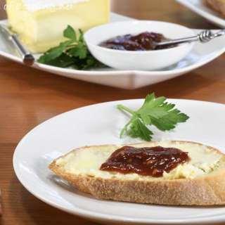Garlic Crostini with Brie and Sweet & Spicy Tomato Jam