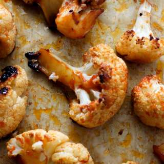 Maple Sriracha Roasted Cauliflower