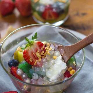 Bubble Tea Bowl with Green Tea and Fruit